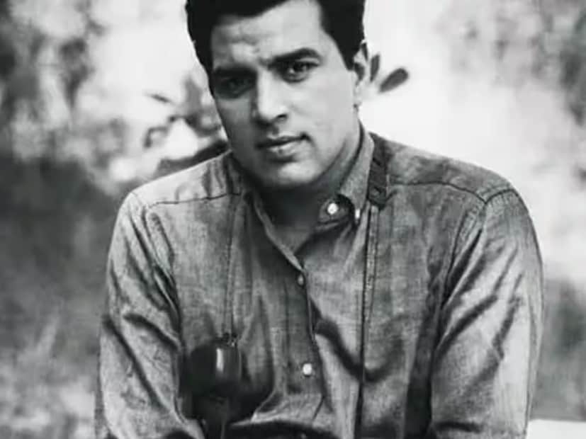 পঞ্জাবের ছোট শহরের এক ছেলের ভারতীয় সিনেমার কিংবদন্তি হয়ে ওঠা- ধর্মেন্দ্রর যাত্রা অসাধারণ বললেও কম বলা হয়। ছয় দশকেরও বেশি সময় ধরে বলিউডের হি-ম্যান তাঁর ক্যারিশমায় দর্শকদের মুগ্ধ করেছেন, লক্ষ লক্ষ মানুষের হৃদয়ে এক অপূরণীয় স্থান তৈরি করেছেন। দেখে নেওয়া যাক তাঁর যাত্রাপথের ঝলক। পঞ্জাবের ছোট শহরের এক ছেলের ভারতীয় সিনেমার কিংবদন্তি হয়ে ওঠা- ধর্মেন্দ্রর যাত্রা অসাধারণ বললেও কম বলা হয়। ছয় দশকেরও বেশি সময় ধরে বলিউডের হি-ম্যান তাঁর ক্যারিশমায় দর্শকদের মুগ্ধ করেছেন, লক্ষ লক্ষ মানুষের হৃদয়ে এক অপূরণীয় স্থান তৈরি করেছেন। দেখে নেওয়া যাক তাঁর যাত্রাপথের ঝলক।