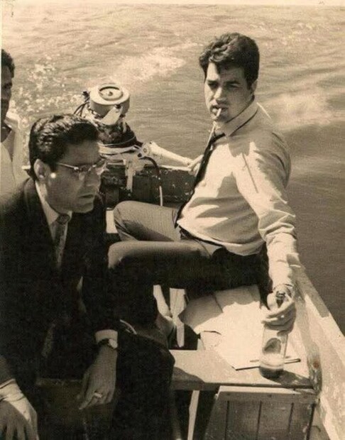 শুরুটা হয়েছিল ১৯৬০ সালে। প্রথম ছবি ছিল ‘দিল ভি তেরা হাম ভি তেরে’। সেই কেরিয়ার এখনও সক্রিয়। ২০২৫ সালের ডিসেম্বরে মুক্তি পাবে ‘ইককিস’। ৬৫ বছর ধরে দেশের সবচেয়ে জনপ্রিয় ফিল্ম ইন্ডাস্ট্রিতে টিকে থাকা কোনও মামুলি ব্যাপার নয়। তবে ঠিক সেই জন্যই ধর্মেন্দ্রকে সুপারস্টার তকমা দিতেই হয়, হিন্দি সিনেমায় দীর্ঘ কেরিয়ার তারিয়ে তারিয়ে উপভোগ করছেন তিনি। তিনি তাঁর কেরিয়ারে ৩০০টিরও বেশি ছবিতে অভিনয় করেছেন এবং যথেষ্ট খ্যাতি অর্জন করেছেন।