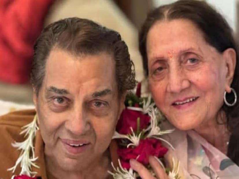 ধর্মেন্দ্র আর প্রকাশ একসঙ্গে থাকেনববি বলেন, 