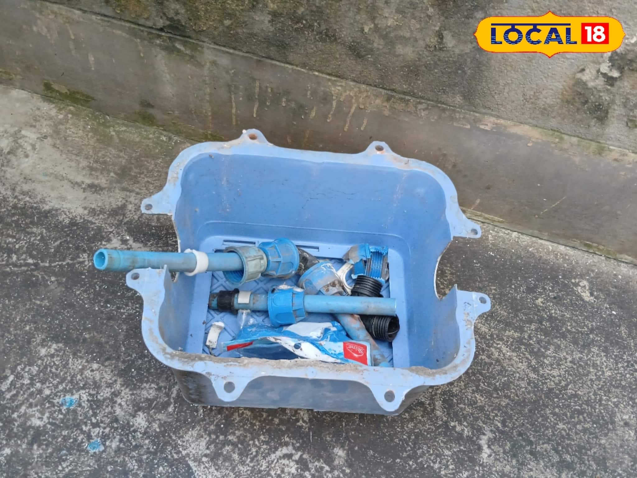 East Bardhaman: তালা বন্ধ গেট, তবুও নিস্তার নেই! বর্ধমানে একাধিক বাড়ি থেকে অম্রুত প্রকল্পের কল ও মিটার চুরি, রাতারাতি শোরগোল