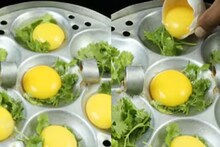 ‘ভাপা ডিমের কারি’ মন জয় করেছে নেটদুনিয়ার, শিখে নিন রান্নাটা, পরের বার বাড়ির সবাইকে চমকে দিতে পারবেন