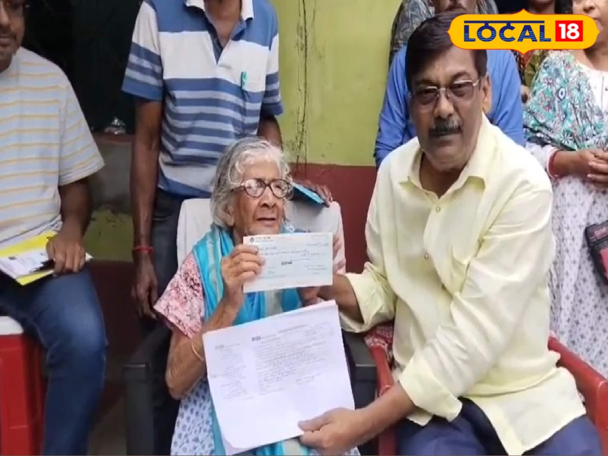 উত্তরবঙ্গের বন্যা দুর্গতদের জন্য কেঁদেছে মন! পেনশনের জমানো ১ লক্ষ টাকা মুখ্যমন্ত্রী ত্রাণ তহবিলে দান প্রাক্তন শিক্ষিকার, ৮৬ বছরেও দশের সেবা উত্তরবঙ্গের বন্যা দুর্গতদের জন্য কেঁদেছে মন! পেনশনের জমানো ১ লক্ষ টাকা মুখ্যমন্ত্রী ত্রাণ তহবিলে দান প্রাক্তন শিক্ষিকার, ৮৬ বছরেও দশের সেবা