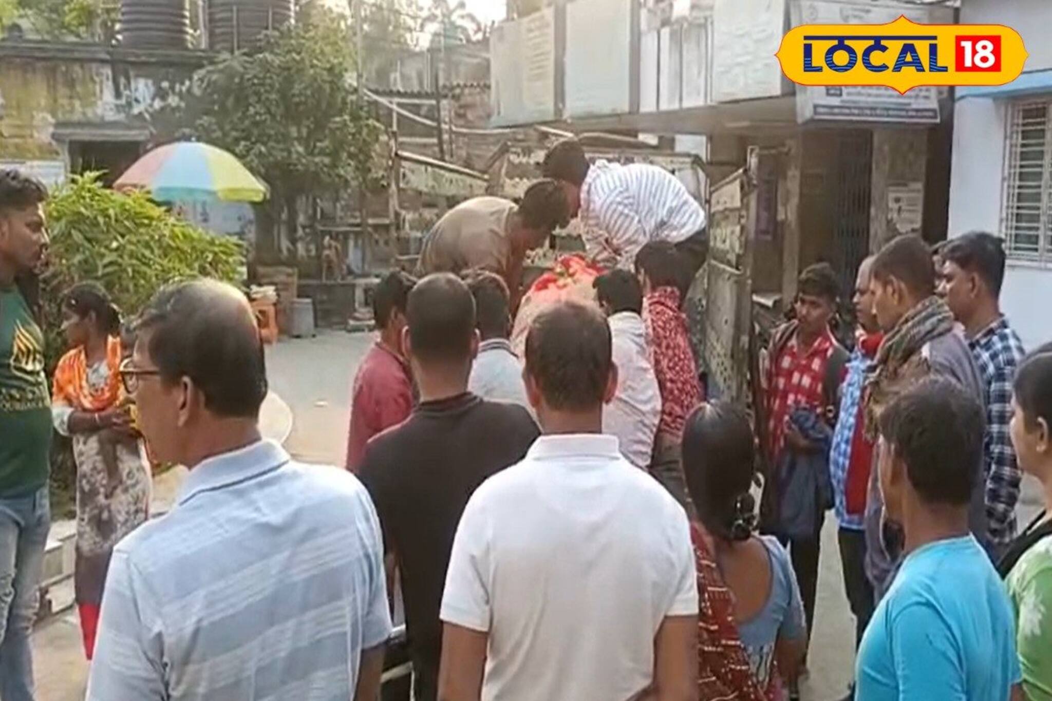 শশা বাগানে জল দিতে গিয়ে ঘটল বিপত্তি! মটর প্রাণ কাড়ল তরুণের