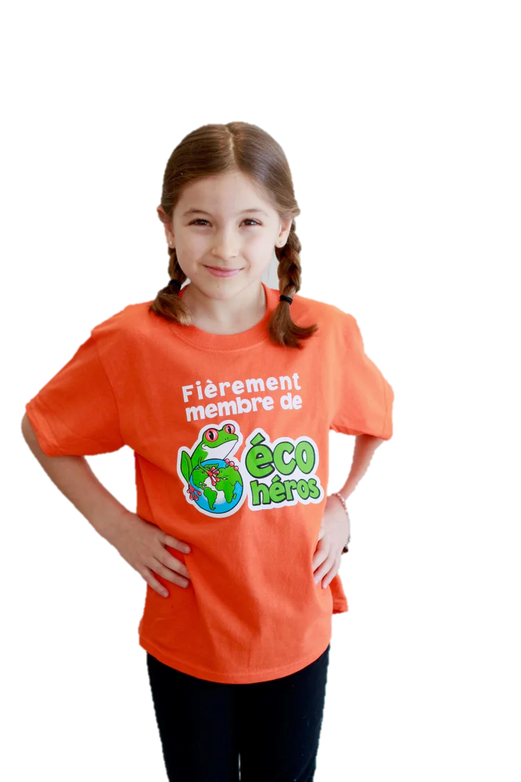 বলা হয়, ১৯১৩ সালের দিকে মার্কিন নৌবাহিনী তাঁদের সেনাদের জন্য টি-শার্ট তৈরি শুরু করেন।এই বিশেষ ধরণের শার্টগুলি এমনভাবে তৈরি করা হয়, যাতে তাঁদের বুকের লোম তাদের ইউনিফর্মের শক্ত কাপড় স্পর্শ না করে। এর ফলেই ইউনিফর্মের নীচে সুতি বা হালকা ওজনের টি-শার্ট ব্যবহার শুরু হয়।