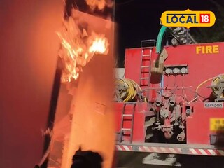 ঘটনাস্থলে দমকলের ইঞ্জিন