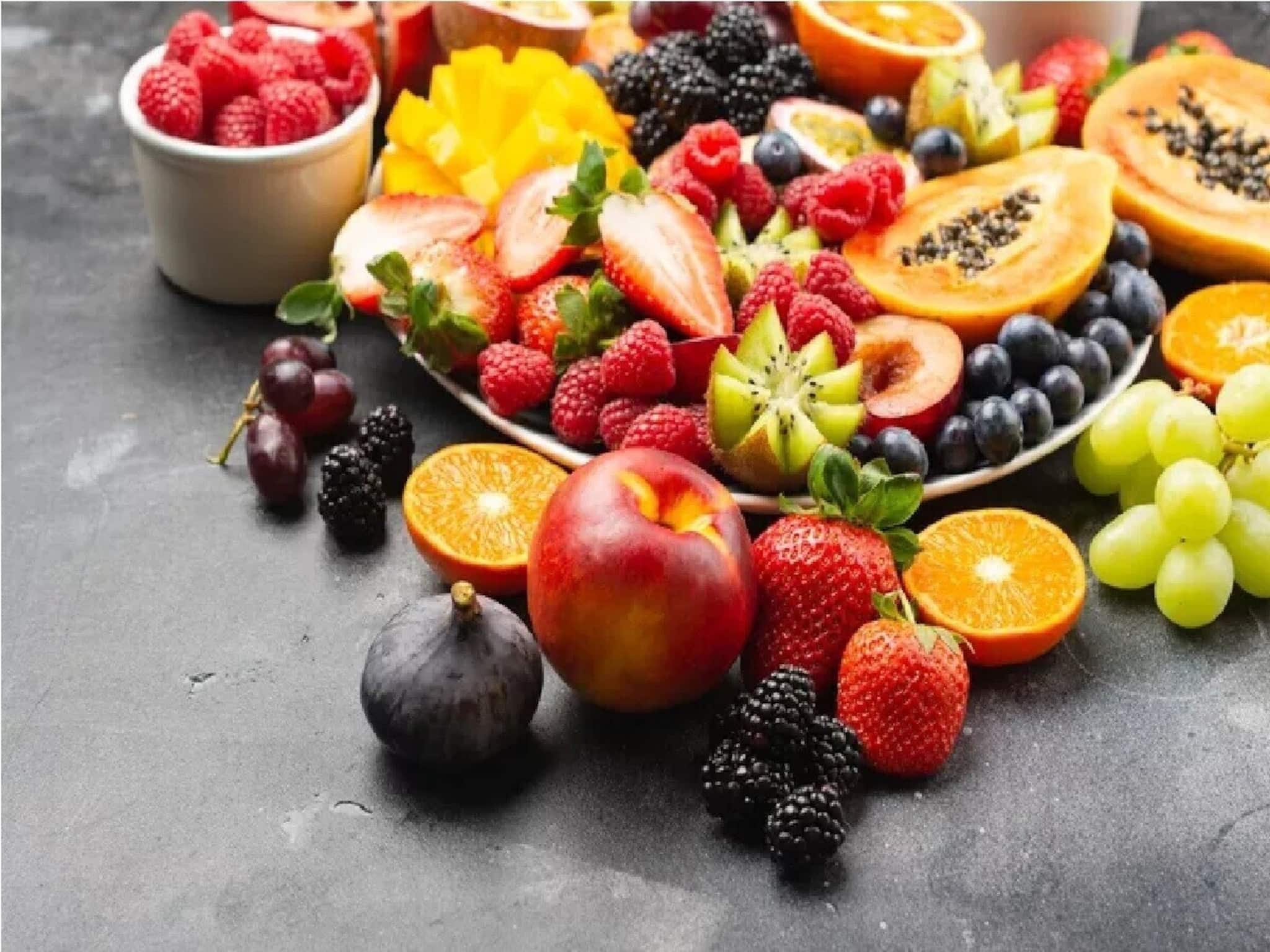 শীতকালে ফল খাওয়া নিয়ে বিভ্রান্তি? কোন ফল একেবারেই ক্ষতি করে না জানুন