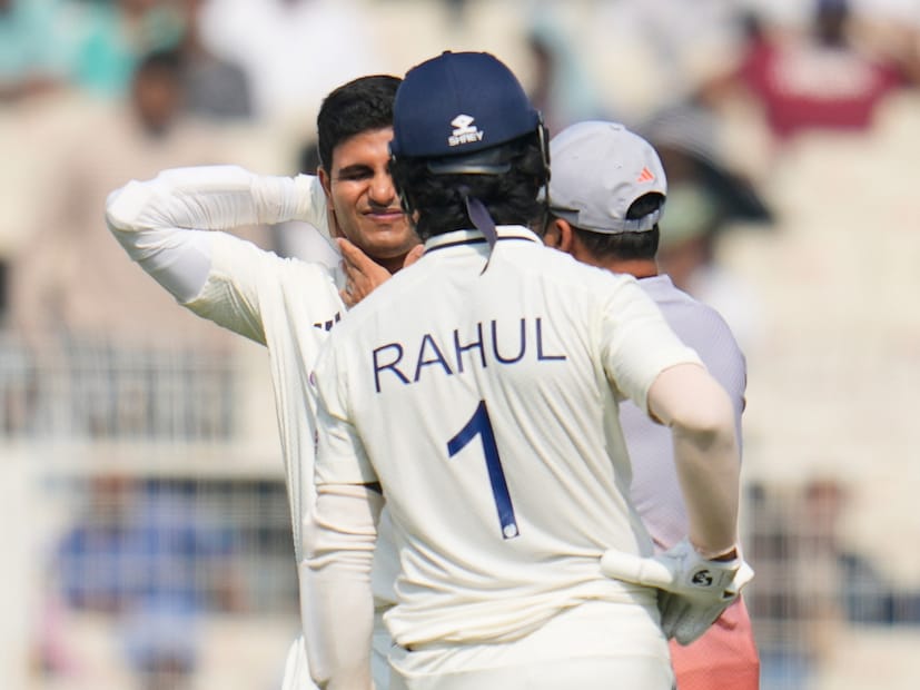 ইডেন টেস্টের স্মৃতি সুখের হল না ভারতের টেস্ট অধিনায়ক শুভমান গিলের। শনিবার মাঠে নামার আগে থেকেই ঘাড়ে ব্যথা অনুভব করছিলেন গিল। পেইন কিলার খেয়ে মাঠে নামলেও মাত্র ৩ বল থেলেই যন্ত্রণায় কাতর হয়ে মাঠ ছাড়েন গিল।