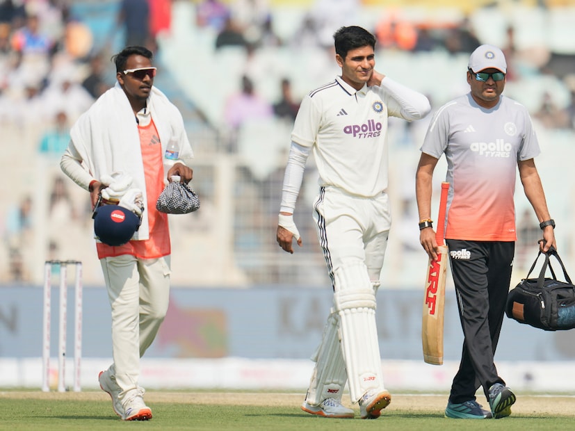 রবিবার সকালে জানা যায়, ঘাড়ের ব্যথা আগের থেকে কিছুটা কম হয়েছে। আইসিইউতে ছিলেন গিল। সকালে হাসপাতালের বেডে শুয়ে টিভিতে টেস্ট ম্যাচ দেখছে। স্যান্ডউইচ খেয়েছে বলে খবর। এমআরআই রিপোর্টের সেরকম কিছু নেই। ডাক্তার সপ্তর্ষি বসুর অধীনে ভর্তি রয়েছে।