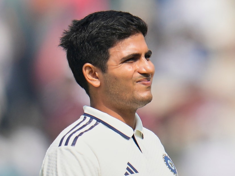 ঘাড়ে গুরুতর ব্যথা নিয়ে শনিবার সন্ধ্যায় কলকাতার এক বেসরকারি হাসপাতালে ভর্তি হয়েছিলেন শুভমন গিল। রবিবার সকালে যে আপডেট এল তাতে আশা-হতাশা দুই রয়েছে।