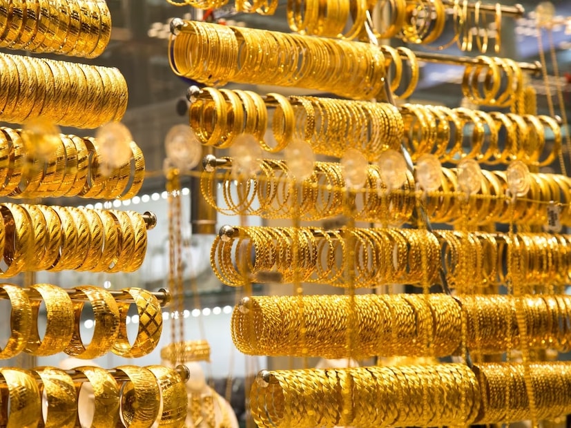 ডালিওর এই সতর্কবার্তা ক্রমবর্ধমান বিশ্বাসকে আরও দৃঢ় করে যে রাশিয়ার উপর নিষেধাজ্ঞার মতো ভূ-রাজনৈতিক ও অর্থনৈতিক ধাক্কা লক্ষ্যবস্তুভুক্ত দেশের বাইরেও ছড়িয়ে পড়তে পারে, যার ফলে রিজার্ভ মুদ্রা, ঋণ বাজার এবং সোনার মতো নিরাপদ আশ্রয়স্থলের সম্পদের উপর প্রভাব পড়তে পারে। তিনি লিখেছেন যে সোনার ধারণক্ষমতা এবং মূল্য বৃদ্ধি পায় কারণ এটি একটি নন-ফিয়াট মুদ্রা যা নিরাপদে ধারণ করা হয় এবং সর্বজনীনভাবে গৃহীত হয়।