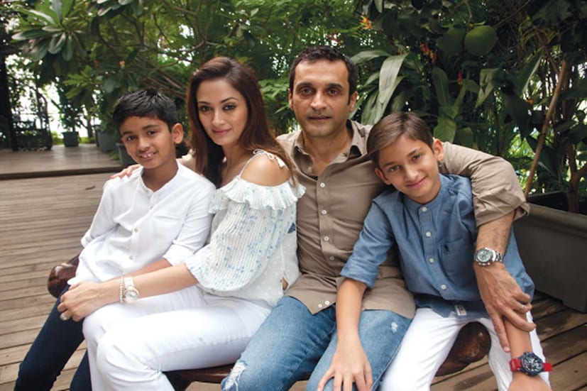 দূরদর্শী নেতৃত্ব যা একটি কোম্পানিকে ডানা দিয়েছে: বিকাশ ওবেরয় তাঁর কৌশলগত দূরদর্শিতা এবং কার্যকর নেতৃত্বের জন্য বিখ্যাত। তিনি ওবেরয় রিয়েলটিকে একটি বিলিয়ন ডলারের উদ্যোগে পরিণত করেছেন। পদবিতে মিল থাকা সত্ত্বেও তাঁর পরিবারের সঙ্গে বিখ্যাত ওবেরয় হোটেল চেনের কোনও সম্পর্ক নেই। তাঁর দৃষ্টিভঙ্গি ভারতে বিলাসবহুল রিয়েল এস্টেটের মানকে ধারাবাহিকভাবে নতুন সংজ্ঞা দিয়ে চলেছে।