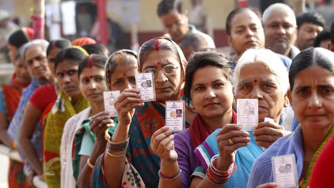 বৃহস্পতিবার বিহার বিধানসভা নির্বাচনের প্রথম ধাপে ১২১টি আসনের ৩৭.৫ কোটি ভোটারের মধ্যে ৬৪.৬৬% ভোট দিয়েছেন, যা এ যাবৎকালের সর্বোচ্চ। উভয় শিবিরই এই ভোটদানে খুশি। প্রথম দফার ভোটে কী কী ঘটল, দেখে নেওয়া যাক ১২টি সূত্রে।