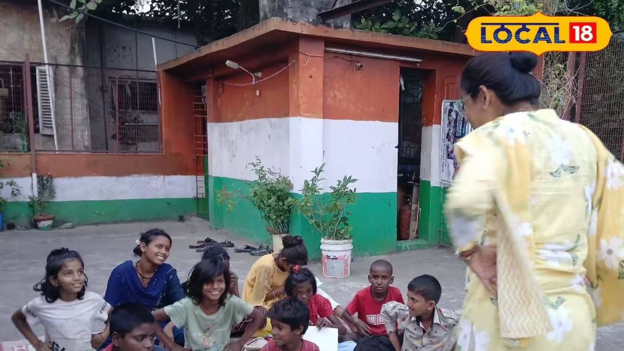 Howrah News: ভিক্ষাবৃত্তি-নেশার অন্ধকারে ডুবেছিল জীবন! হাওড়ার খুদেদের জীবনে আলো ফেরাচ্ছে গীতার পাঠশালা, ২৫ বছর ধরে চলছে লড়াই