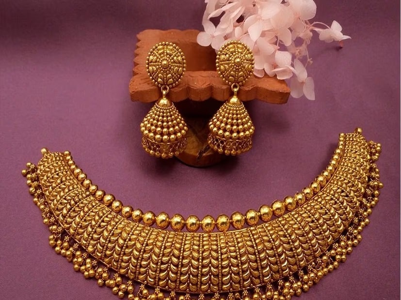 বিশেষজ্ঞদের ধারণা, এই হালকা পতন সাময়িক। বিয়ের মরশুম ঘনিয়ে আসায় আবারও সোনার চাহিদা বাড়বে। ফলে নভেম্বরের শেষ বা ডিসেম্বরের শুরুতে দামে ফের ঊর্ধ্বগতি দেখা যেতে পারে।