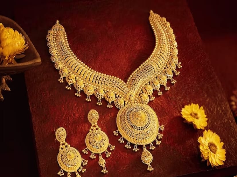 সোনার দামের  পূর্বাভাসবুধবার প্রকাশিত ফেডের অক্টোবর সভার মিনিটস অনুযায়ী, ফেড সুদের হার কমিয়েছে, যদিও নীতি নির্ধারকরা সতর্ক করেছেন যে এটি দীর্ঘমেয়াদী মুদ্রাস্ফীতি এবং মার্কিন কেন্দ্রীয় ব্যাঙ্কের প্রতি জনবিশ্বাস হ্রাসের ঝুঁকি তৈরি করতে পারে।

 