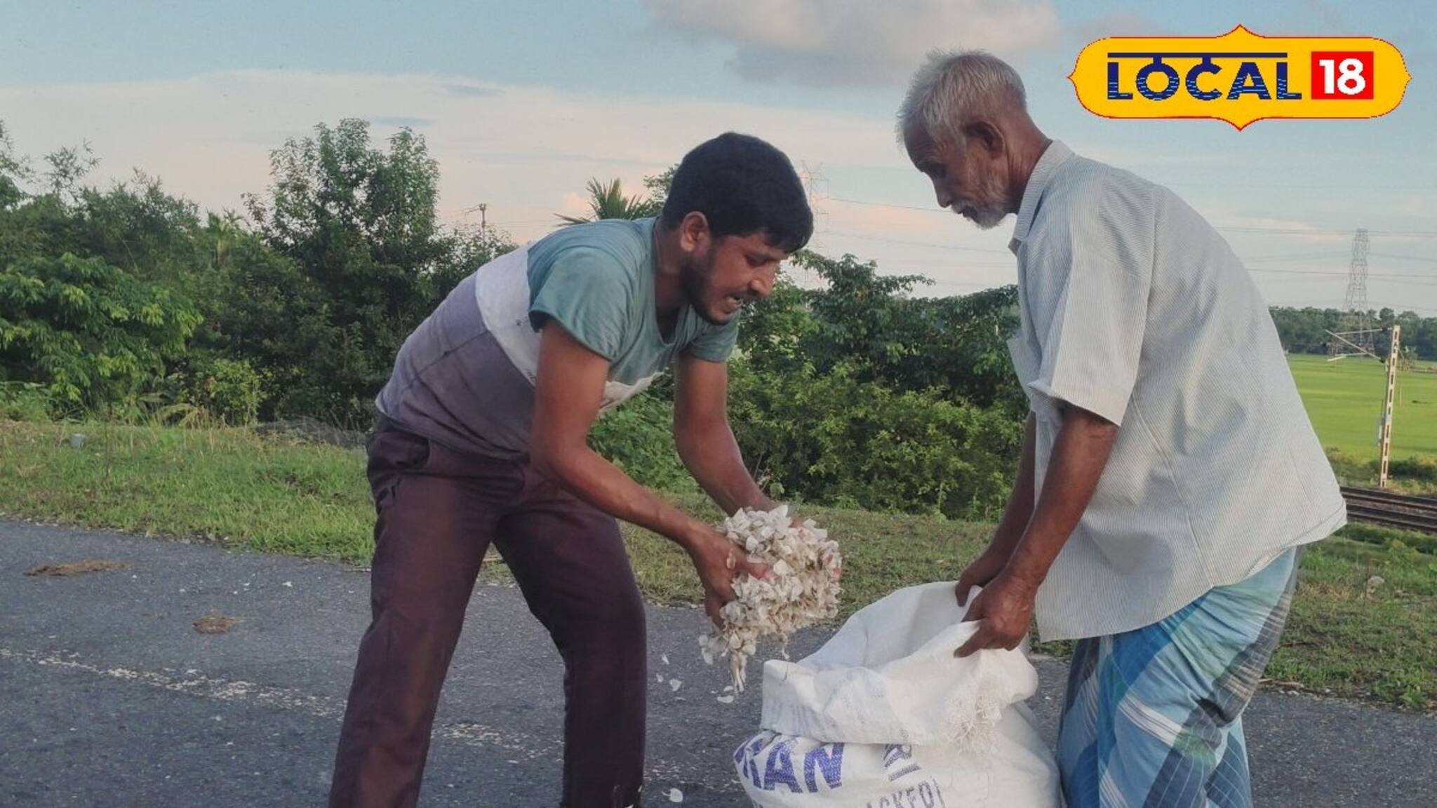 ফেলে দেওয়া জিনিসেই জীবিকার আলো! মাছের আঁশ-পাখনাতেই লক্ষীলাভ বারঘরিয়ায়