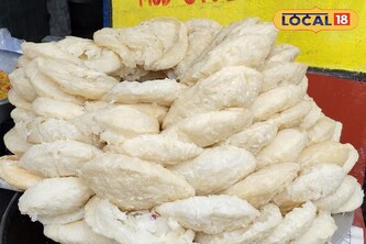 পদ্মের মতো পাপড়ি এই খাজায়! একটা খেলেই পেট ভর্তি, দেদার বিকোচ্ছে মেলায়, না খেলে 'মিস'!