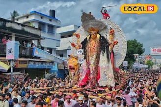 রাজপথে কৃষ্ণনগরের 'রানি',কেজি কেজি গয়না পরেই রাজবেশে বুড়িমা,কোথায় খোলা হয় ভরি ভরি সোনা