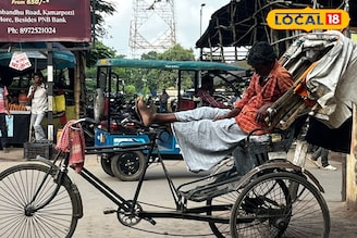 রাস্তায় শুধুই টোটোর ভিড়, ছোটবেলার সেই রিকশা চালকদের কথা মনে আছে? তাদের অবস্থা এখন কেমন?