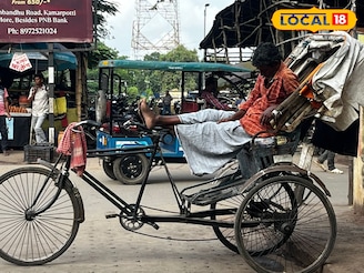 রাস্তায় শুধুই টোটোর ভিড়, ছোটবেলার সেই রিকশা চালকদের কথা মনে আছে? তাদের অবস্থা এখন কেমন?
