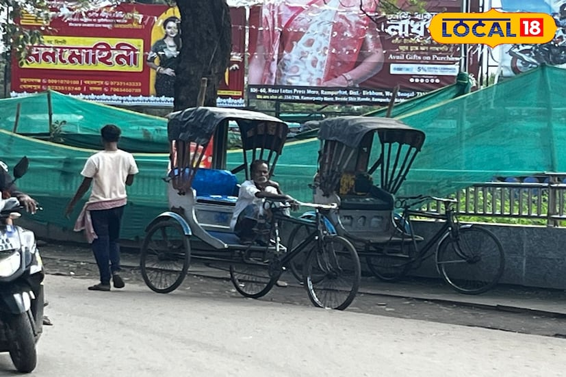 বীরভূম,সৌভিক রায়: আজ থেকে কয়েক বছর পিছিয়ে গেলে সব জায়গায় সেই ভাবে টোটোর উপদ্রব ছিল না। অনেকেই জানতেন না আসলে টোটো কী জিনিস। তবে বর্তমানে খুব কম টাকাতে খুব সহজেই নিজের গন্তব্যস্থলে পৌঁছে দিচ্ছে এই টোটো। টোটো একদিকে যেমন নিত্যযাত্রীদের খুব কম সময়ে নিজেদের গন্তব্যস্থলে পৌঁছে দিচ্ছেন ঠিক তেমনি এই টোটোর জন্য নিত্যদিনের যানজটের সমস্যায় পড়ছেন অনেকে। দিন দিন এই নিয়ে ঝুড়ি ঝুড়ি অভিযোগ জমা পড়ছে বিভিন্ন প্রশাসনিক দফতরে। বীরভূম,সৌভিক রায়: আজ থেকে কয়েক বছর পিছিয়ে গেলে সব জায়গায় সেই ভাবে টোটোর উপদ্রব ছিল না। অনেকেই জানতেন না আসলে টোটো কী জিনিস। তবে বর্তমানে খুব কম টাকাতে খুব সহজেই নিজের গন্তব্যস্থলে পৌঁছে দিচ্ছে এই টোটো। টোটো একদিকে যেমন নিত্যযাত্রীদের খুব কম সময়ে নিজেদের গন্তব্যস্থলে পৌঁছে দিচ্ছেন ঠিক তেমনি এই টোটোর জন্য নিত্যদিনের যানজটের সমস্যায় পড়ছেন অনেকে। দিন দিন এই নিয়ে ঝুড়ি ঝুড়ি অভিযোগ জমা পড়ছে বিভিন্ন প্রশাসনিক দফতরে।