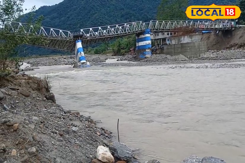 সব মিলিয়ে শনিবার দুধিয়ায় ফিরেছে স্বস্তির হাওয়া। টানা বৃষ্টিতে অচলাবস্থা কাটিয়ে ফের চলতে শুরু করেছে স্বাভাবিক জীবন। মিরিকের পথে ফের ছন্দে ফিরেছে পর্যটন ও স্থানীয় যাতায়াত— পাহাড় ও সমতলকে ফের যুক্ত করেছে দুধিয়ার সেই হিউম পাইপ সেতু। ছবি ও তথ্য : ঋত্বিক ভট্টাচার্য