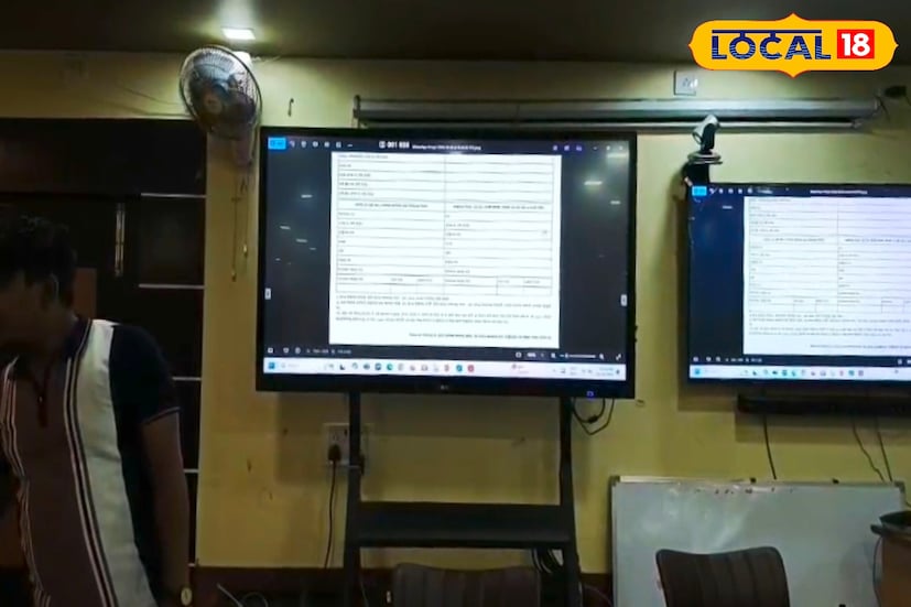 প্রশিক্ষণে এস‌আইআর এর ২০০২ ভোটার তালিকা প্রসঙ্গে একাধিক তথ্য সংক্রান্ত বিষয় তুলে ধরা হয়। পাশাপাশি হাতে কলমে শেখানো হয় এস‌আইআর ফর্ম পূরণের পদ্ধতি। এদিন মালদহের ইংরেজবাজার ব্লকের শতাধিক বুথ লেভেল অফিসারদের প্রশিক্ষণ দেওয়া হয় ব্লক প্রশাসনের উদ্যোগে।