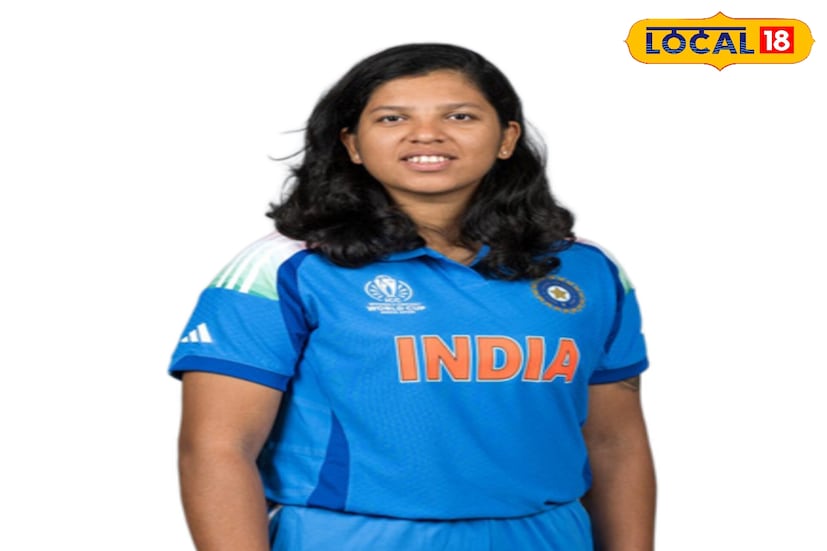 আর উত্তরবঙ্গের এক কোণে আজ সবাই একই প্রার্থনা করছে — “রিচা ট্রফি নিয়ে ফিরুক ঘরে, এবার ইতিহাস লেখার পালা আমাদের মেয়ের।” ছবি ও তথ্য : ঋত্বিক ভট্টাচার্য