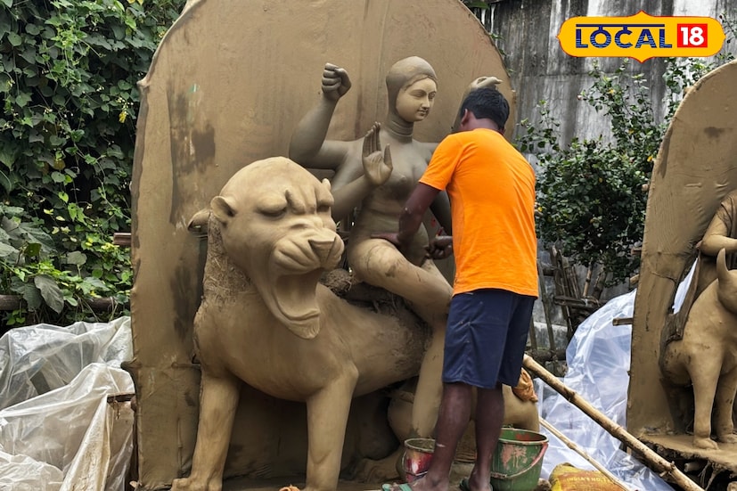 জানা যায়, প্রায় পাঁচশ বছরেরও বেশি পুরনো এই রাস উৎসব আজ দাঁইহাটের গর্ব, ঐতিহ্য ও সংস্কৃতির প্রতীক হয়ে উঠেছে। এই উৎসবকে ঘিরে শহরের প্রতিটি মানুষ যেন একাত্ম হয়ে যান। রাসের আগমনের সঙ্গে সঙ্গেই গোটা শহর সাজতে শুরু করে নতুন রূপে। আলোর ঝলক, রঙিন নকশা, ব্যানার, প্যান্ডেল সব মিলিয়ে দাঁইহাটের রাস্তাঘাট যেন পরিণত হয় উৎসবের আলোকিত প্রাঙ্গণে।