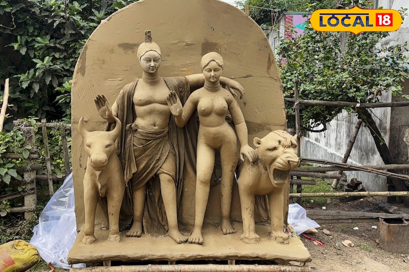 উৎসবের আগে থেকেই শহরের প্রতিটি পাড়া-মহল্লায় তৈরি হয় আনন্দের আবহ। ছোট বড় সবাই মেতে ওঠেন প্রস্তুতির কাজে। কেউ প্যান্ডেল সাজাচ্ছেন, কেউ আলোকসজ্জা তদারকি করছেন, কেউ আবার থিমের ডিজাইন নিয়ে ব্যস্ত। সব মিলিয়ে দিন-রাত এক করে চলছে প্রস্তুতির তোড়জোড়। রাসের দিনটিকে ঘিরে দাঁইহাটবাসীর আবেগ, উৎসাহ ও ভালবাসার রঙে রাঙিয়ে ওঠে গোটা শহর। 