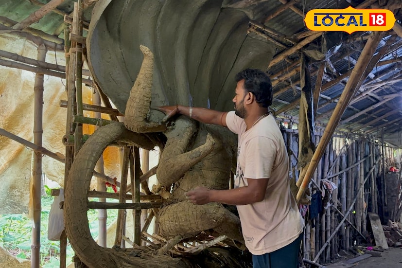 তবে এ বছর উৎসবের প্রস্তুতিতে কিছুটা চিন্তাও রয়েছে। আকাশে মেঘলা আবহাওয়া ফলে মৃৎশিল্পীরা এখন আরও দ্রুত গতিতে কাজ শেষ করার চেষ্টা করছেন। সময় কম, কাজ বেশি তবুও তাঁদের মুখে ক্লান্তির ছাপ নেই। কারণ তাঁদের কাছে রাস উৎসব মানে শুধু ধর্মীয় অনুষ্ঠান নয়, এটি তাঁদের জীবনের ঐতিহ্য, প্রাণের উৎসব। (তথ্য ও ছবি: বনোয়ারীলাল চৌধুরী)