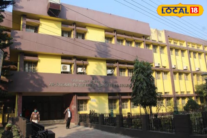 প্রসঙ্গত, কয়েক মাস আগেই একই কলেজের ছাত্রী শ্রেয়া সরকার গুগলে বছরে ৫৪ লক্ষ টাকার চাকরিতে যোগ দিয়েছিলেন। এবার তানিয়া মাইক্রোসফটে সুযোগ পাওয়ায় কলেজে খুশির হাওয়া।