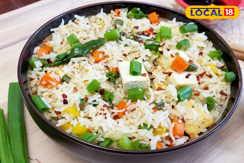 *অন্যদিকে, মুম্বইতে মেয়ের সঙ্গে থাকা বাবা–মা পরিকল্পনা করছেন কীভাবে মেয়েকে স্বাগত জানাবেন। রিচার মা ইতিমধ্যেই ভেবে ফেলেছেন—মেয়ের জন্য বানাবেন তার শৈশবের প্রিয় খাবার 'প্লেন ফ্রায়েড রাইস'। ডায়েট ভাঙলেও তাতে সমস্যা নেই, বলছেন মা হাসতে হাসতে। 