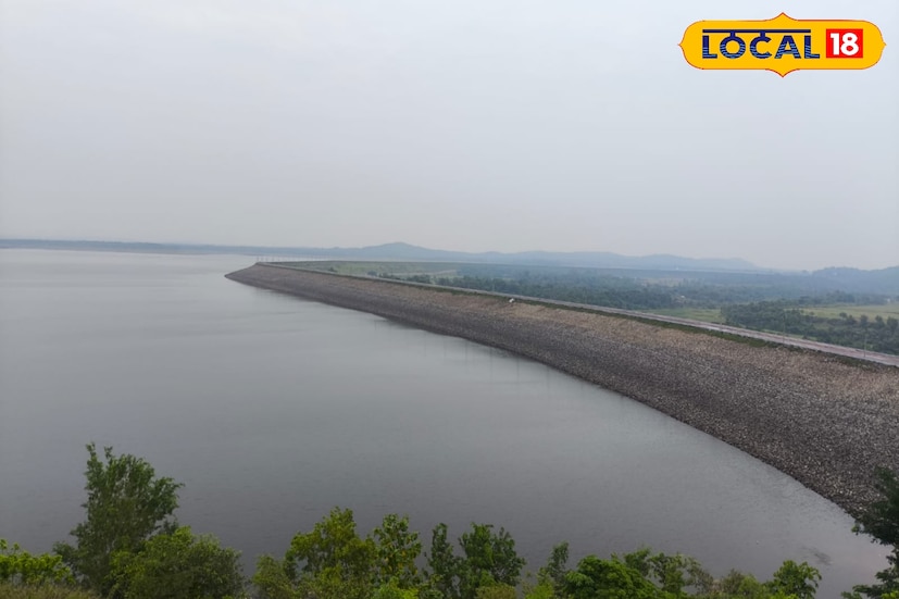 কদম দেউলি জলাধার (Kadam Deuli Dam) হল বাঁকুড়া জেলার খাতড়ার কাছে শিলাবতী নদীর উপর অবস্থিত একটি ছোট বাঁধ, যা একটি জনপ্রিয় পর্যটন কেন্দ্র। এটি একটি সুন্দর জলাধার যা মূলত পর্যটকদের কাছে পরিচিত। বাঁকুড়া জেলার সিমলাপাল ব্লকে অবস্থিত। এটি শিলাবতী নদীর উপর তৈরি একটি বাঁধ, যেখানে মুকুটমণিপুর কংসাবতী বাঁধের একটি খাল এসে মিশেছে।