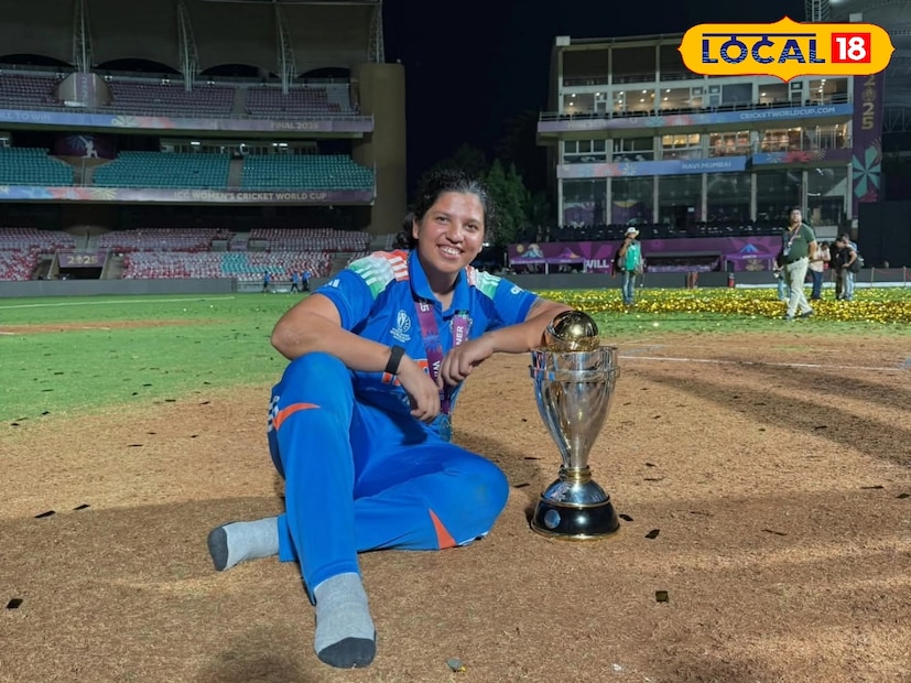 তিনি আরও বলেন, ‘‘আমরা যেভাবে প্র&#x200d;্যাক্টিস করেছি যেভাবে গোটা দল একসঙ্গে ছিলাম তাতে পরপর তিনটি ম্যাচ হেরেও আমরা হার মানিনি। তাই শেষ অবধি আমরা ট্রফি পেয়েছি।