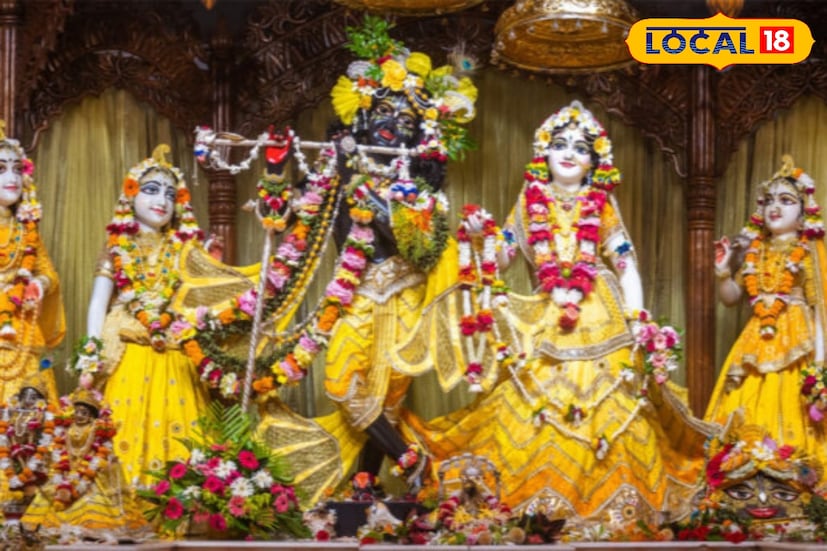 জ্যোতিষবীদ কৌশিক শাস্ত্রী জানাচ্ছেন, কার্তিক মাসের পূর্ণিমা উত্তরভারতে দেব দীপাবলি। সারা ভারতে গুরু নানকের জন্মদিবস উদযাপন। আর বাংলার মাটিতে রাস উৎসব। তবে হিন্দি ক্যালেন্ডার অনুসারে এই তিথিকেই বলে কার্তিক পূর্ণিমা। এই বছর রাসপূর্ণিমা পড়েছে ৫ নভেম্বর, বুধবার। 