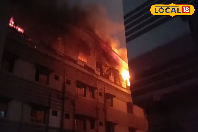 দাউ দাউ করে জ্বলছে কারখানার উপরের অংশ, ভয়াবহ অগ্নিকাণ্ডের ঘটনা হাওড়ায়! গভীর রাতে ভয়াবহ অগ্নিকাণ্ড, আগুনে পুড়ে ছাই কারখানা ঘটনাস্থলে দমকলের আটটি ইঞ্জিন। সোমবার গভীর রাতে ভয়াবহ অগ্নিকাণ্ড হাওড়া-আমতা রোডের পার্শ্ববর্তী একটি কারখানায় আগুন। (ছবি ও তথ্য: রাকেশ মাইতি)