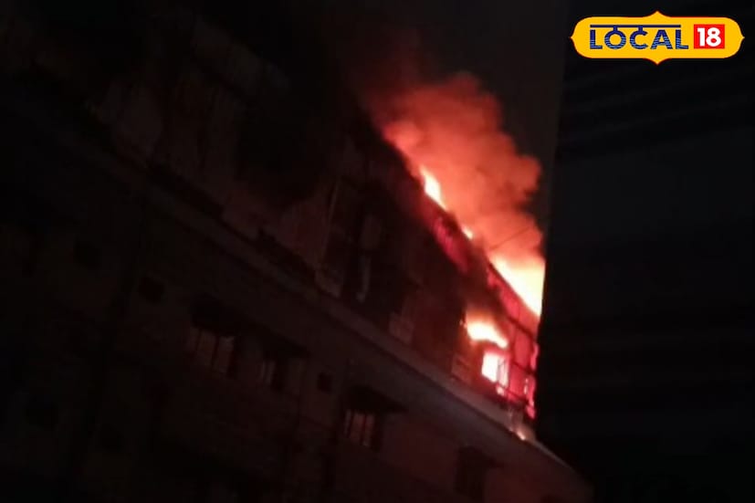 গভীর রাতে ভয়াবহ অগ্নিকাণ্ড। এদিন হঠাৎ হাওড়া-আমতা রাজ্য সড়কের পার্শ্ববর্তী কারখানা থেকে আগুনের লেলিহিন শিখা দেখা যায়। প্রথমে কারখানার একাংশে আগুন দেখা যায়। তারপর ধীরে ধীরে আগুন ছড়িয়ে পড়ে। মুহূর্তে কারখানাকে গ্রাস করে আগুনে।