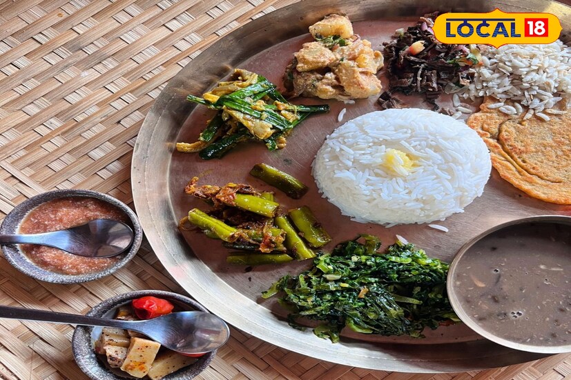 *হোমস্টেগুলিতে রয়েছে বাঙালি ও পাহাড়ি খাবারের সংমিশ্রণ। সকালে পুরি-সবজি বা গরম ম্যাগি, দুপুরে ভাত-ডাল-সবজি-ডিম বা মাংস, আর বিকেলে চা-স্ন্যাক্সের সঙ্গে পাহাড়ি ঠান্ডায় ধোঁয়া ওঠা বারবিকিউ—সবই গৃহস্থালি উষ্ণতা আর আন্তরিক আতিথেয়তায় পরিবেশিত হয়।