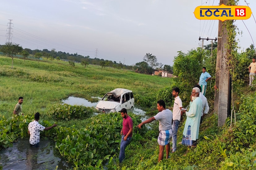 পথ দুর্ঘটনায় নিখোঁজের হওয়ার প্রায় ৫ ঘন্টা পর নয়নজুলি থেকে উদ্ধার চালকের মৃতদেহ। মালদহের ইংরেজবাজার থানার সাতটারি এলাকার ঘটনা। দুর্ঘটনায় আহত হয়েছেন আরও ৫ জন। (ছবি ও তথ্য: জিএম মোমিন) পথ দুর্ঘটনায় নিখোঁজের হওয়ার প্রায় ৫ ঘন্টা পর নয়নজুলি থেকে উদ্ধার চালকের মৃতদেহ। মালদহের ইংরেজবাজার থানার সাতটারি এলাকার ঘটনা। দুর্ঘটনায় আহত হয়েছেন আরও ৫ জন। (ছবি ও তথ্য: জিএম মোমিন)