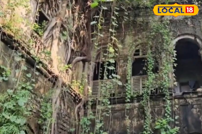 উত্তর ২৪ পরগনার হিঙ্গলগঞ্জের মাহমুদপুরে দাঁড়িয়ে আছে জানা জমিদার বাড়ি — ইতিহাসের নীরব সাক্ষী হয়ে। কালিন্দি ও গৌড়েশ্বর নদীর তীরে অবস্থিত এই প্রাসাদ একসময় ছিল কৃষি ও পণ্যবাণিজ্যের কেন্দ্রবিন্দু। এখান থেকেই নদী ও স্থলপথে পণ্য পৌঁছাত কলকাতার চেতলার বৃহৎ ধানের মিলে, যেখানে ধান থেকে চাল তৈরি হয়ে যেত রফতানির জন্য প্রস্তুত। উত্তর ২৪ পরগনার হিঙ্গলগঞ্জের মাহমুদপুরে দাঁড়িয়ে আছে জানা জমিদার বাড়ি — ইতিহাসের নীরব সাক্ষী হয়ে। কালিন্দি ও গৌড়েশ্বর নদীর তীরে অবস্থিত এই প্রাসাদ একসময় ছিল কৃষি ও পণ্যবাণিজ্যের কেন্দ্রবিন্দু। এখান থেকেই নদী ও স্থলপথে পণ্য পৌঁছাত কলকাতার চেতলার বৃহৎ ধানের মিলে, যেখানে ধান থেকে চাল তৈরি হয়ে যেত রফতানির জন্য প্রস্তুত।