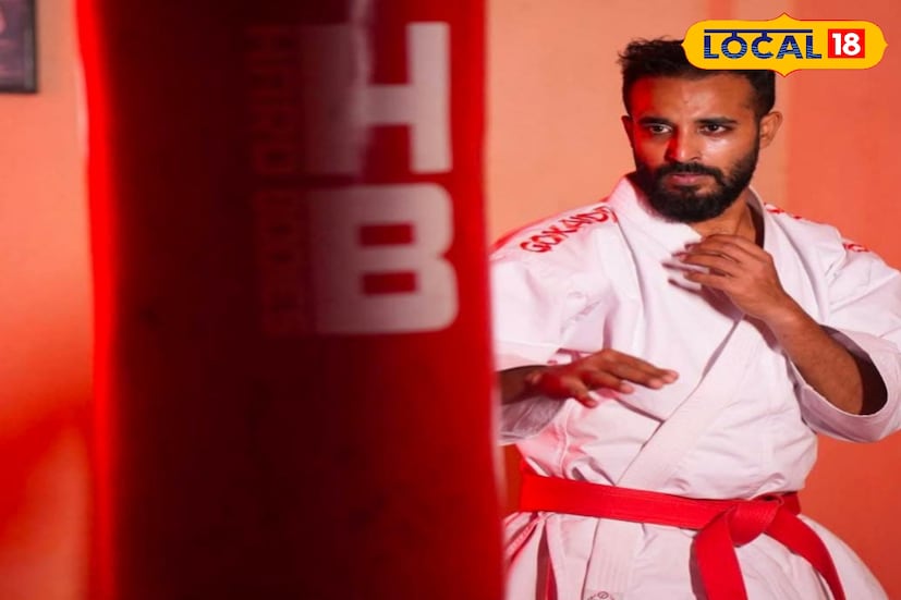 ক্যারাটের বিশ্বচ্যাম্পিয়নশিপ প্রতিযোগিতায় অংশগ্রহণ করেছে আলিপুরদুয়ারের যুবক শুভেন্দু দেব। তাকে নিয়ে গর্বিত আলিপুরদুয়ারবাসী। খুশির হাওয়া আলিপুরদুয়ার ক্রীড়া মহলে। (ছবি ও তথ্য: অনন্যা দে)