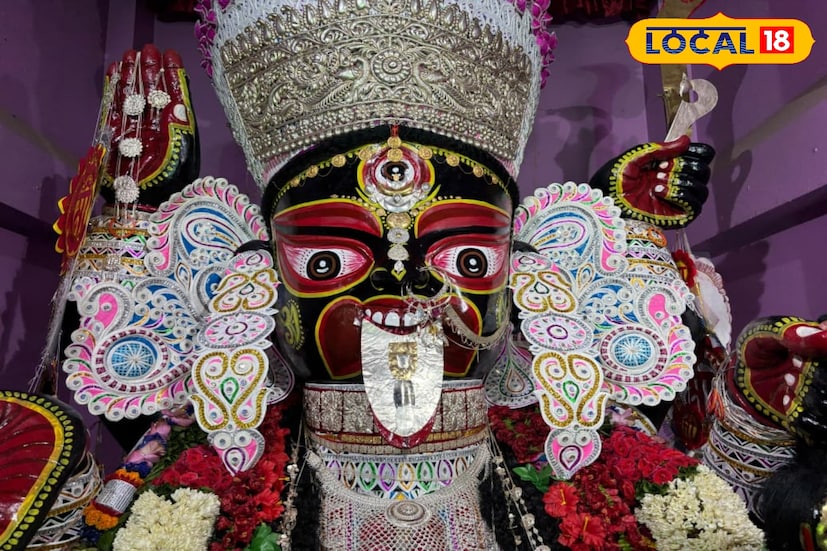 মা ভবতারিণীর মূর্তি তৈরি করেছিলেন পূর্ব বর্ধমান জেলার কাটোয়ার দাঁইহাটের বিখ্যাত ভাস্কর্য্য শিল্পী নবীন ভাস্কর। ১৮৫৫ সালে রানী রাসমণির দেওয়া বরাত পেয়ে দাঁইহাটের বিখ্যাত ভাস্কর নবীন ভাস্কর মা ভবতারিণীর মূর্তি তৈরি করেছিলেন।তথ্য ও ছবি: বনোয়ারীলাল চৌধুরী