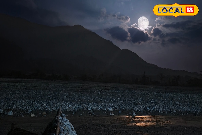 *আলিপুরদুয়ার, অনন্যা দে: আলিপুরদুয়ার এসে জয়ন্তী বেড়াতে না এলে মন খারাপ হয়ে যায় পর্যটকদের। পাহাড়, নদীর অপরূপ সৌন্দর্য বরাবর নজর কাড়ে পর্যটকদের। পূর্ণিমার রাতে আরও মায়াবী হয়ে ওঠে জয়ন্তী। রাস পূর্ণিমার রাতে জয়ন্তী রিভার সাইডে ভিড় জমিয়েছিলেন পর্যটকরা।