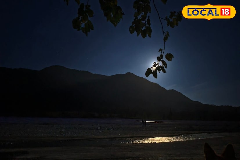 *এই সময় জয়ন্তী নদীর জল অন্যান্য বছর প্রায় দেখা যায় না। তবে বৃষ্টির কারণে নদীতে জল রয়েছে। রাস পূর্ণিমার রাতে চাঁদের আলো মেখে জয়ন্তীর পাহাড় ও নদী সেজে উঠেছিল অপরূপ সাজে, যা নজর এড়িয়ে যায়নি পর্যটকদের।