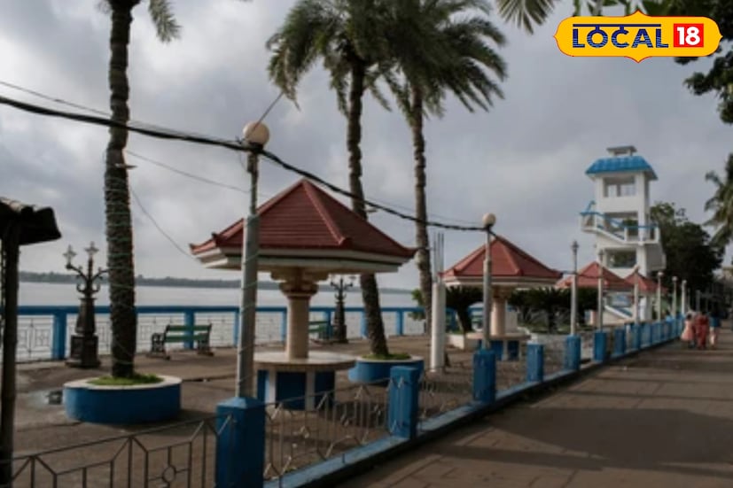 টাকি শুধু ভূ-প্রকৃতির বিন্যাসেই নয়, বরং একসময় জমিদার-বাড়ি ও রাজবাড়ির সংস্পর্শে ছিল। যেমন ‘রাজবাড়ি’, ‘মুনশি বাড়ি’-র মতো স্থাপনা এখানে দেখা মেলে। শহরের নামকরণের ভৌগোলিক ব্যাখ্যার পাশাপাশি এই সামাজিক-ঐতিহ্যও নামটিকে বিশেষ করে তুলে ধরে।