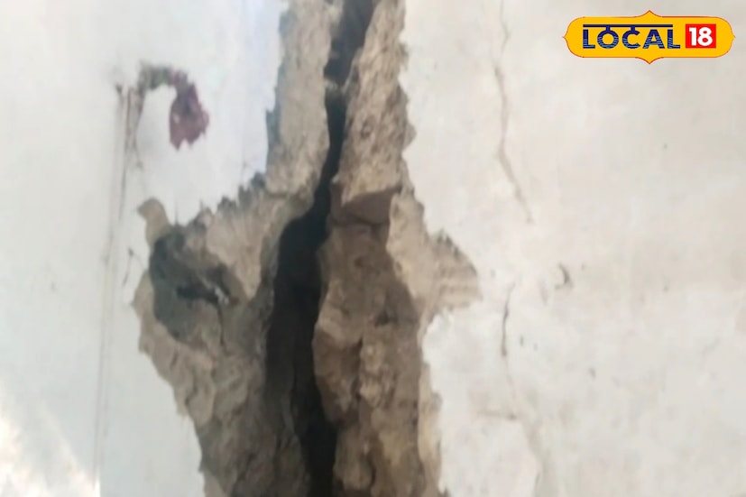 স্থানীয় সূত্রে জানা যায়, ঠাকুরপুকুর মহেশতলা ব্লকের কালিতলা আসতি থানার অন্তর্গত আসতি ১ নম্বর ব্লকের বেগপাড়া এলাকায় এক চিলতে মাটির ঘরে পরিবার নিয়ে বসবাস করত তৌফিক বেগ। পরিবারের আর্থিক অবস্থা সচ্ছল না থাকার কারণে মাটির ঘরেই বাস করত বেগ পরিবারের সদস্যরা।