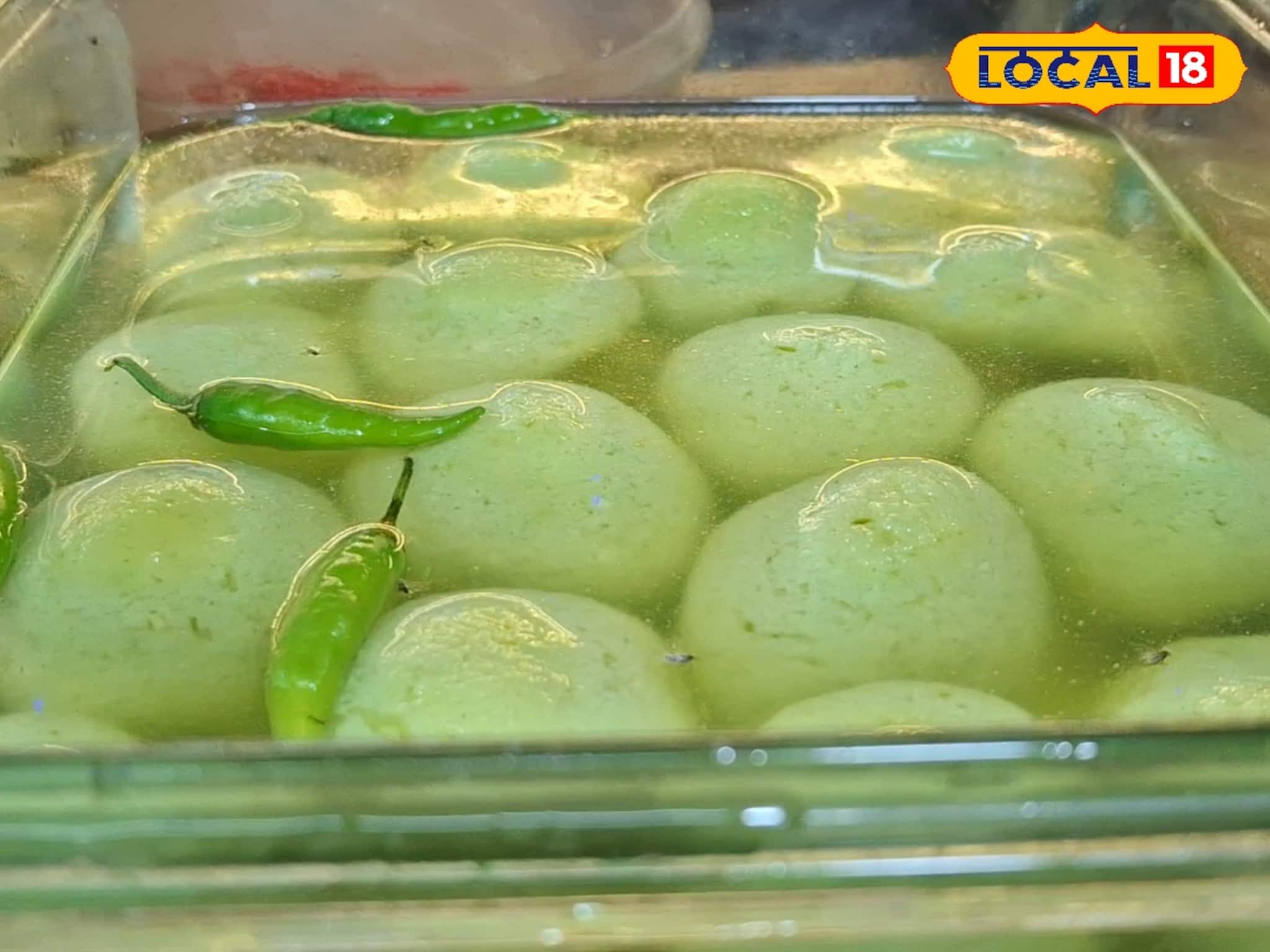 ঝাল অথচ ঝাল নয়! অতিথিদের চমক দিতে বাড়িতেই তৈরি করুন বর্ধমানের বিখ্যাত চিলি রসগোল্লা