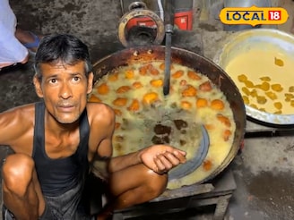 অগ্নিমূল্যের বাজারেও মাত্র ১ টাকায় চপ! বীরভূমের কোমাগ্রামের দিলীপ দে যেন এক আশ্চর্য অধ্যায়