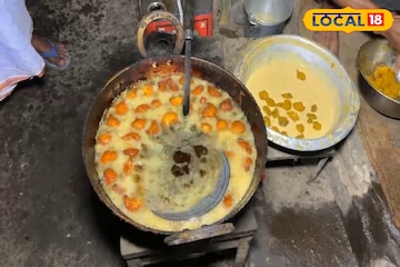 অগ্নিমূল্যের বাজারেও মাত্র ১ টাকায় চপ! বীরভূমের কোমাগ্রামের দিলীপ দে যেন এক আশ্চর্য অধ্যায় অগ্নিমূল্যের বাজারেও মাত্র ১ টাকায় চপ! বীরভূমের কোমাগ্রামের দিলীপ দে যেন এক আশ্চর্য অধ্যায়